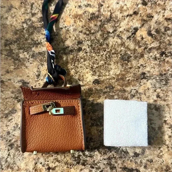 ❌SOLD❌Mini Handbag Charm or For Ear Pods Faux Leather Cognac NWOT - Picture 5 of 7
